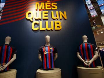 La nueva camiseta del Barcelona ya está a la venta.
