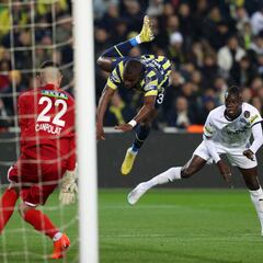 Enner Valencia reactiva al Fenerbahce y avisa al Sevilla