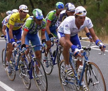 José María Jiménez, Fernando Escartín y Abraham Olano durante la subida a Navacerrada de la Vuelta a España de 1998.