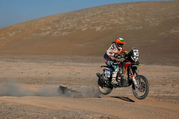 Primera española que logra triunfos internacionales en motor. Es catorce veces campeona del mundo en trial y seis veces campeona del mundo enduro. En los últimos años es una habitual en el rally Dakar. 