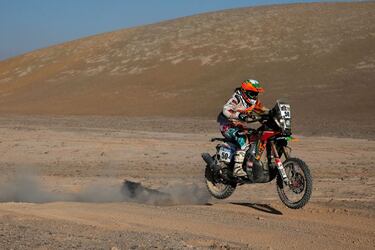 Primera española que logró triunfos internacionales en motor. En el 2000, Laia ganó su primer Mundial en Trial, lo hizo seis veces más. Es la primera mujer española en acabar once ralis Dakar. 