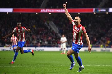 Matheus Cunha celebrando su gol 