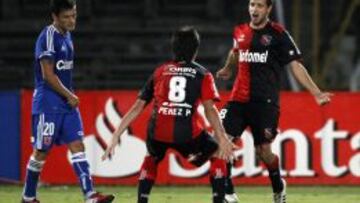 Martín Tonso (derecha) le anotó a la U en la Copa Libertadores 2013.