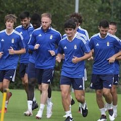 El Oviedo aprieta por Borja Bastón y Luismi