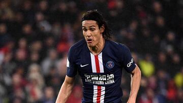 Paris Saint-Germain's Uruguayan forward Edinson Cavani control the ball during the French L1 football match between Paris Saint-Germain (PSG) and Girondins de Bordeaux at the Parc des Princes stadium in Paris, on February 23, 2020. (Photo by FRANCK F