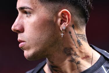 en el cuello de Enzo Fernández, del Chelsea, durante el partido del grupo D de la Copa Mundial de Clubes de la FIFA 2025 entre el Chelsea FC y Los Angeles Football Club.