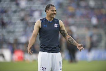 El Gullit no pasó sus mejores tardes como celeste, pues en los pocos partidos que jugó la afición siempre lo rechazó, por ello, antes de los seis meses dejó al equipo cementero