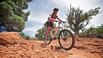 ¡Impresionante¡, ciclistas muestran su travesía a orilla de la montaña