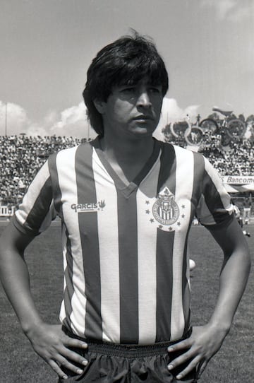 El "flaco" debutó en 1976 con el Atlético Español, su carrera como futbolista fue discreta, todo lo contrario a su carrera de entrenador donde tiene el honor de ser el primer entrenador en ganar una medalla de oro para México en fútbol.