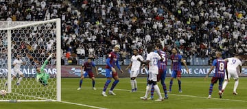 Benzema marcó el 1-2.