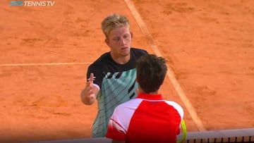 Davidovich arrasa a Chardy y avanza a cuartos en Estoril
