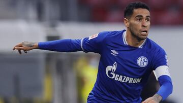 MAINZ, GERMANY - NOVEMBER 07: Omar Mascarell of Schalke controls the ball during the Bundesliga match between 1. FSV Mainz 05 and FC Schalke 04 at Opel Arena on November 07, 2020 in Mainz, Germany. Sporting stadiums around Germany remain under strict res