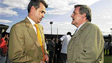 <b>EN EL MISMO BARCO.</b> Javier Aguirre, técnico, y Patxi Izco, presidente.