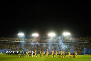 Los 22 jugadores minutos antes de comenzar el primer partido de la Final.