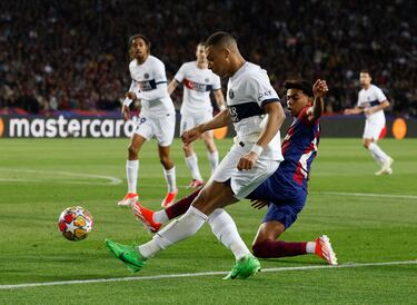 Why are Barcelona fans booing PSG star Mbappé?
