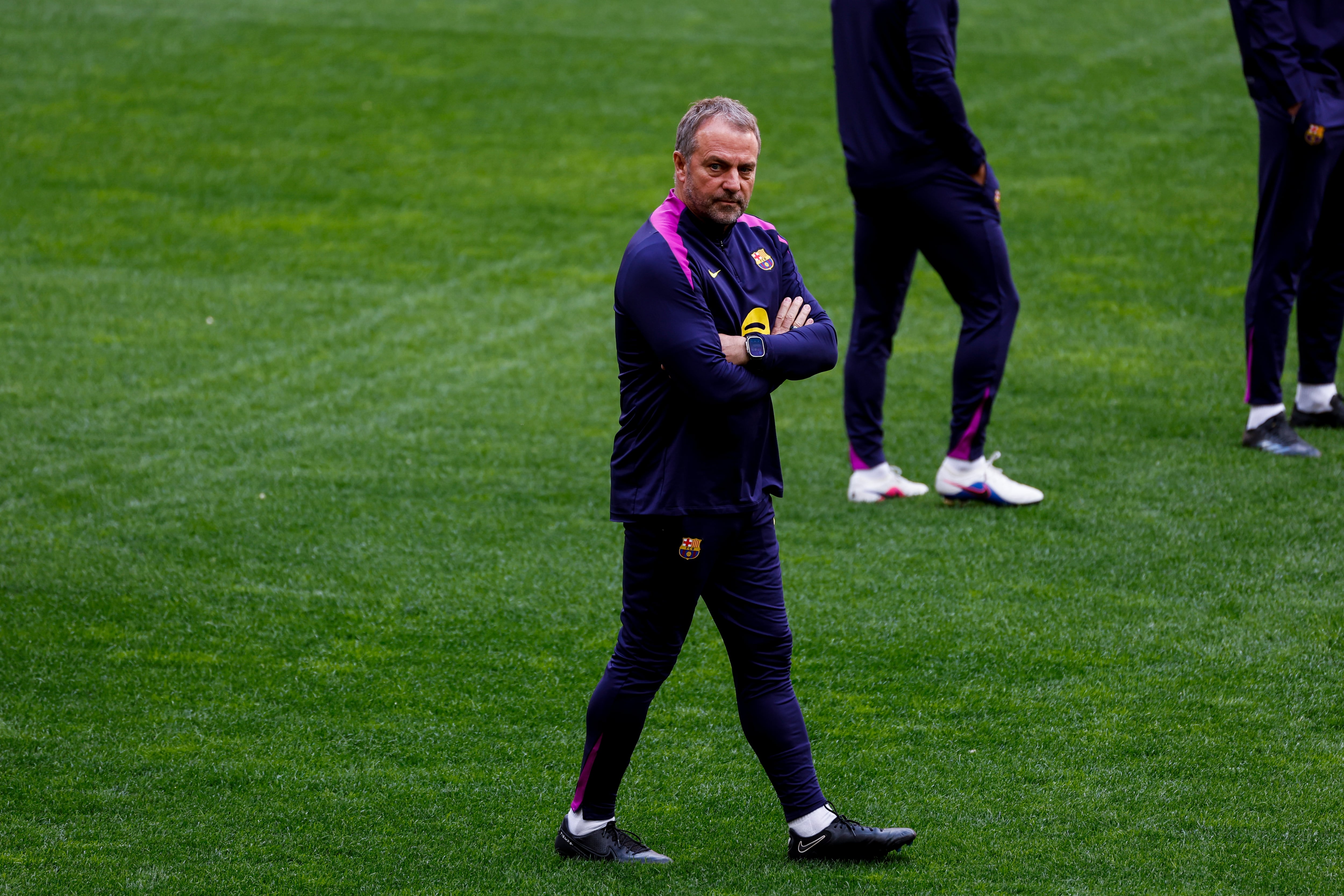 Barcelona coach Flick caught making ‘grass’ complaint to UEFA ahead of Atlético Madrid UCL game