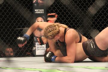 La única pelea femenina del UFC Chile que no terminó en knockout, enfrentó a la venezolana Verónica Macedo con la estadounidense Andrea Lee. La victoria de la norteamericana fue escogida como la mejor de la noche.