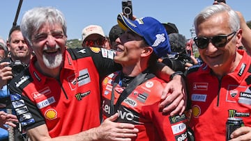 Dall'Igna, Márquez y Tardozzi tras el podio del esprint en Jerez.
