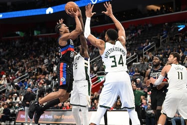 Will Giannis Antetokounmpo play for the Bucks today against the Nets?