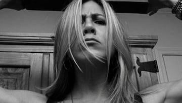 Justin Theroux muestra el lado más salvaje de Jennifer Aniston.