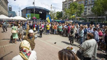 Las calles de Kiev ya est&aacute;n tomadas por los obreros que se afanan en tener todo a punto para cuando el viernes comiencen a llegar los aficionados.