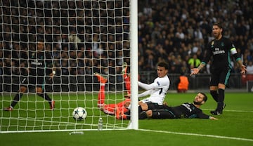 1-0. Dele Alli marcó el primer gol.