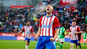 Dovbyk celebra un gol con el Girona.