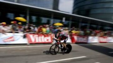 Rohan Dennis, a toda velocidad por las calles de Utrecht.