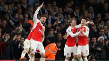 El Arsenal ya es segundo ante un City que sólo apretó al final