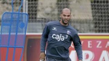 <b>PREPARADO. </b>David Rivas volverá a liderar la defensa.