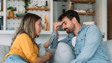 Shot of young wife expressing empathy and compassion to her sad frustrated husband. PAREJAS PAREJA AMOR
HETEROSEXUAL
NOVIOS MATRIMONIO