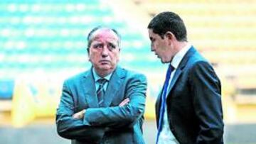 <b>UN PALO. </b>Roig se lo comunicó al técnico y los jugadores.