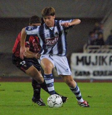 Es hijo y hermano, respectivamente, de los también futbolistas Periko Alonso y Mikel Alonso. Inició su carrera en la Real Sociedad. El 5 de agosto de 2009, Xabi Alonso pasó el reconocimiento médico en Madrid y ofreció su primera rueda de prensa como jugador del Madrid.