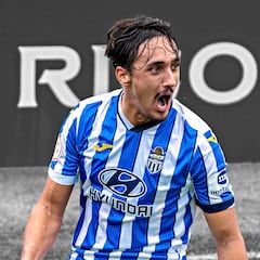 El Huesca vuelve a pescar en Primera RFEF