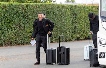 Kylian Mbappé, a su llegada al hotel del Real Madrid en Lille.