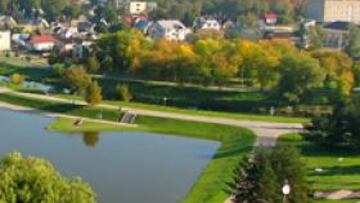 <b>PAISAJE. </b>El lago Nevezys domina y da nombre a la ciudad de Panevezys donde España jugará sus partidos de la primera fase del Eurobasket de Lituania.