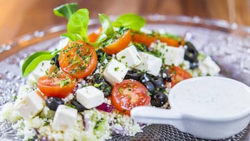 El tabul&eacute; es una ensalada fr&iacute;a preparada a base de s&eacute;mola de trigo rica en fibra y vitaminas del grupo B y baja en grasas.