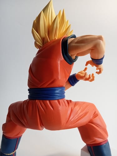 Goku cargando su Kamehameha por Banpresto