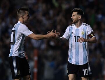 Lionel Messi junto a Lo Celso. 