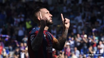 Óscar Sielva celebra un gol con el Huesca.