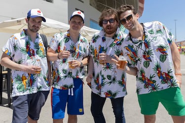 Los aficionados van con muchas ganas de disfrutar del ambiente. 