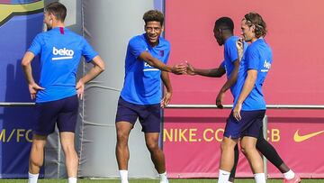 El central francés del Barcelona, Jean-Clair Todibo, durante un entrenamiento.