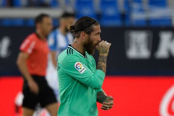 ¡¡MARCA RAMOS!! ¡Isco colgó la falta al corazón del área y el capitán blanco remató muy solo de cabeza para batir a Cuéllar!