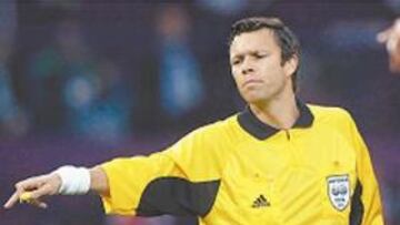 <b>TAJANTE. </b>Urs Meier pide medidas para proteger a los árbitros.