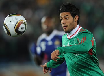 El de Cancún ha jugado un Mundial (2010) con la absoluta, y fue campeón del Mundo con la Sub-17 en 2005. Ha disputado un total de 64 partidos marcando 18 goles.