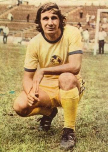 El gran 'killer' del área del fútbol mexicano. Ganó tres campeonatos de goleo con las Águilas y dos ligas (71-76).