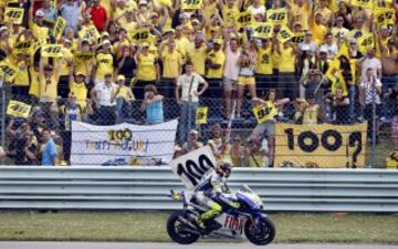 En 2009, de nuevo con Yamaha, consiguió su noveno título mundial. Ganó seis carreras y obtuvo 45 puntos de diferencia sobre el segundo, Jorge Lorenzo. El 27 de junio, en el Gran Premio de Holanda en el circuito de Assen, Valentino consiguió su victoria número 100 en su carrera y lo celebra con una gigantesca pancarta con fotos de cada una de sus 99 victorias anteriores.