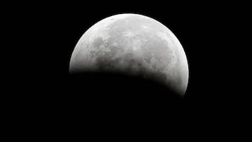 FILE PHOTO: A total lunar eclipse, also known as a &quot;blood moon&quot;, is pictured from Santa Monica, California October 8, 2014. REUTERS/Lucy Nicholson/File Photo