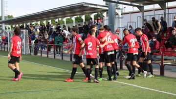 Imagen del partido entre el Logroñés B y el Rayo Cantabria.