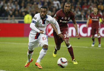 Alexandre Lacazette brilló en el Lyon y varios equipos importantes lo quieren. Atlético de Madrid y Arsenal son algunos.